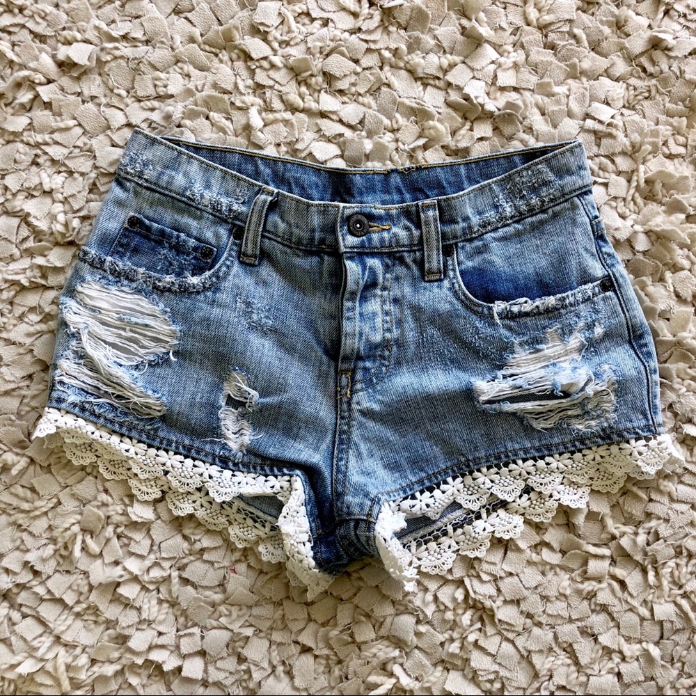 LF lace trim shorts